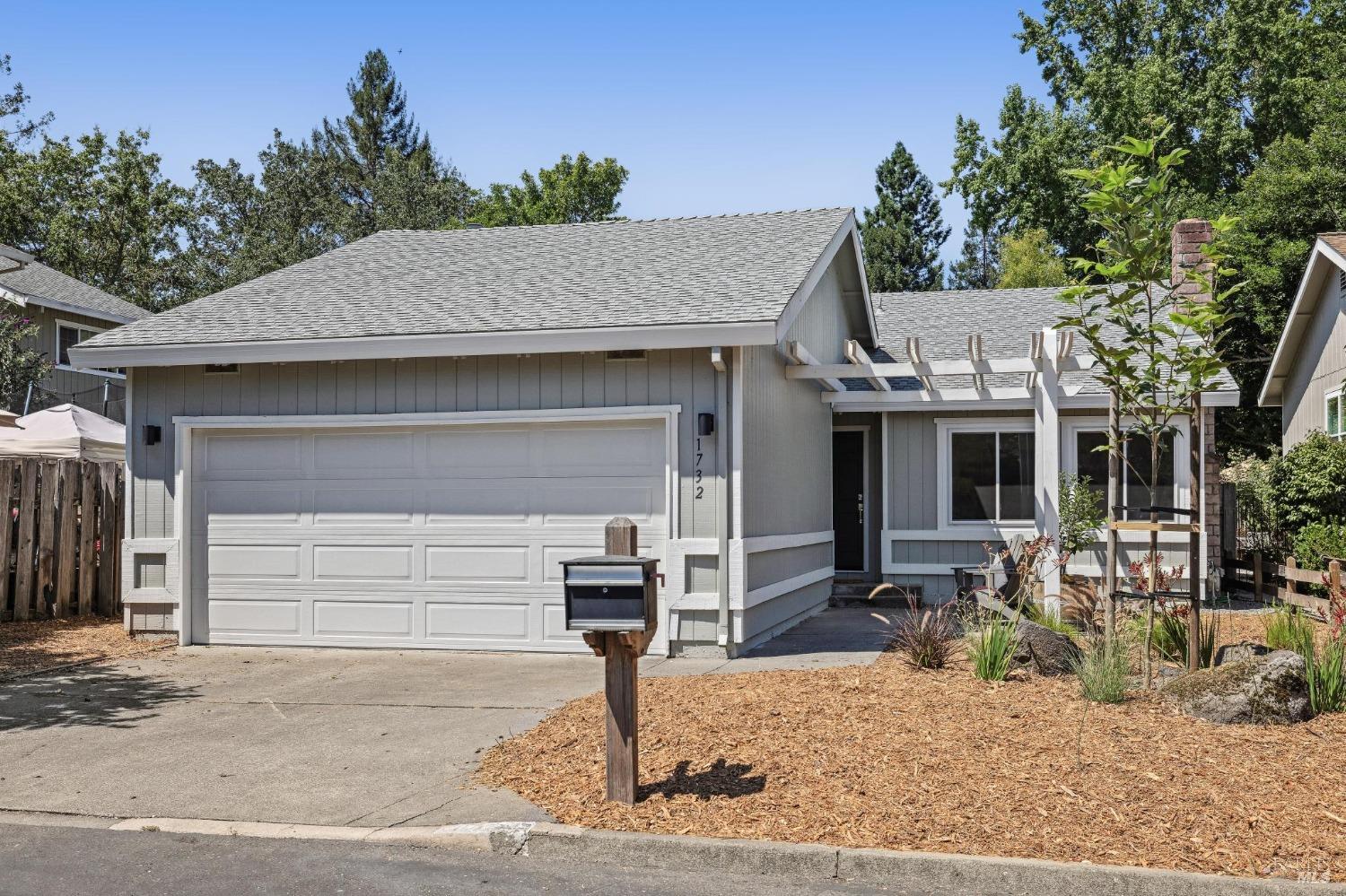 Detail Gallery Image 1 of 1 For 1732 Arroyo Sierra Cir, Santa Rosa,  CA 95405 - 3 Beds | 2 Baths