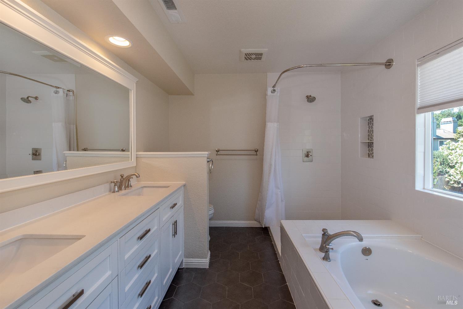 Detail Gallery Image 24 of 38 For 2486 Creek Meadow Dr, Santa Rosa,  CA 95404 - 4 Beds | 2/1 Baths