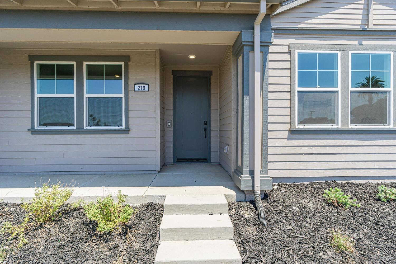 Detail Gallery Image 1 of 27 For 219 Manatee St, Suisun City,  CA 94585 - 3 Beds | 2 Baths