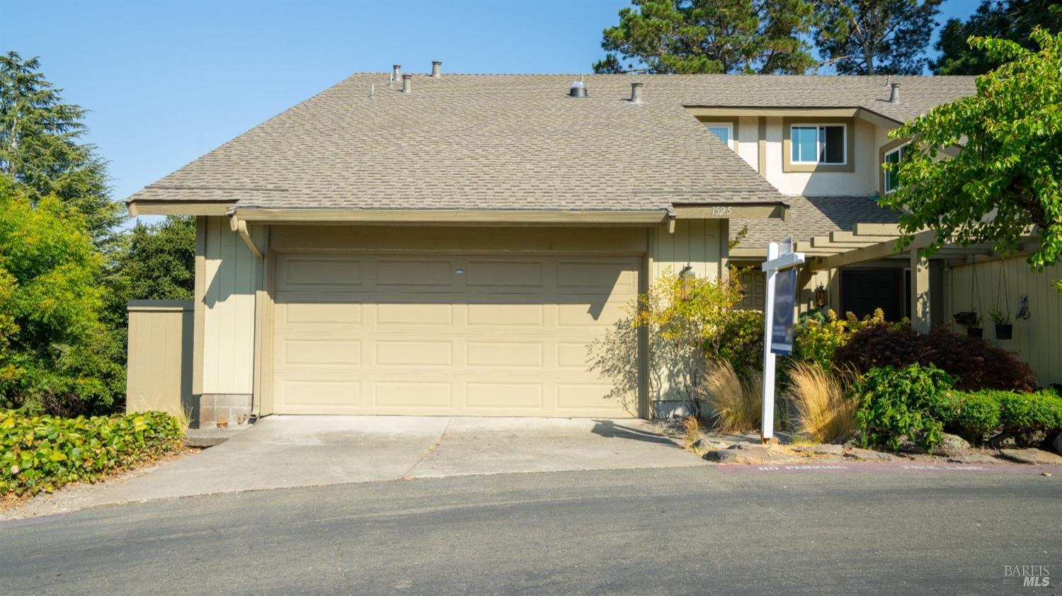 Detail Gallery Image 1 of 1 For 1525 Buckeye Ct, Pinole,  CA 94564 - 3 Beds | 2/1 Baths