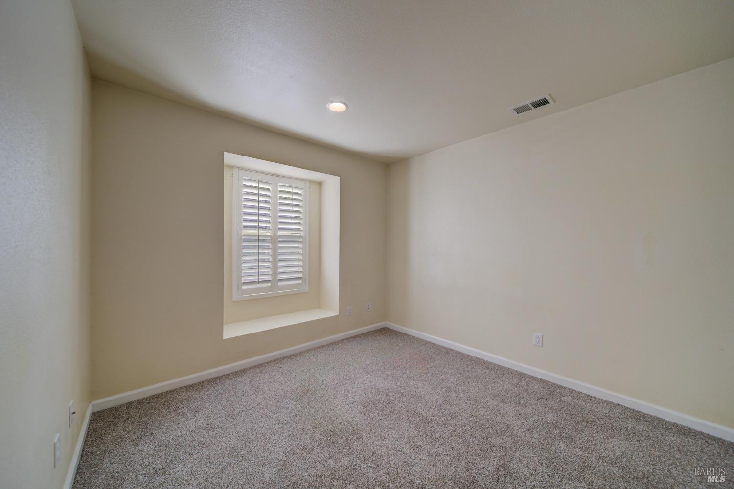 Detail Gallery Image 12 of 53 For 3180 Puffin Cir, Fairfield,  CA 94533 - 4 Beds | 2/1 Baths