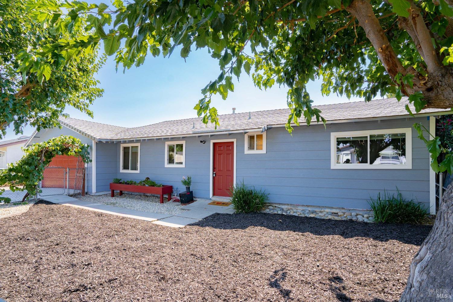 Detail Gallery Image 1 of 37 For 1125 School St, Suisun City,  CA 94585 - 3 Beds | 1 Baths