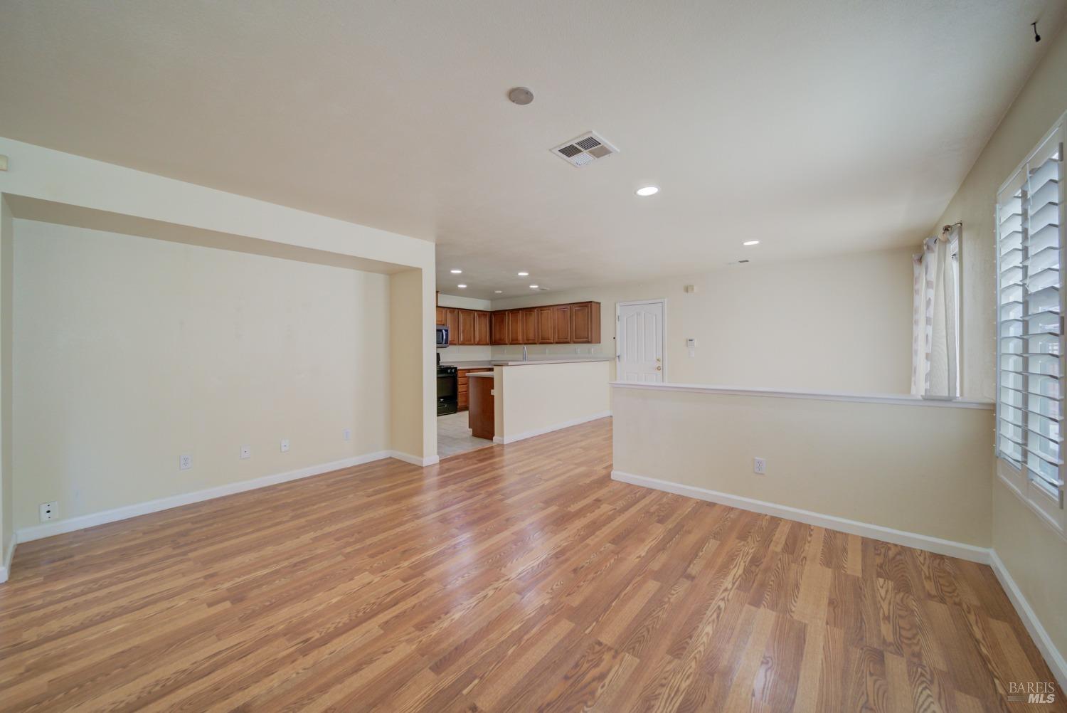 Detail Gallery Image 16 of 53 For 3180 Puffin Cir, Fairfield,  CA 94533 - 4 Beds | 2/1 Baths