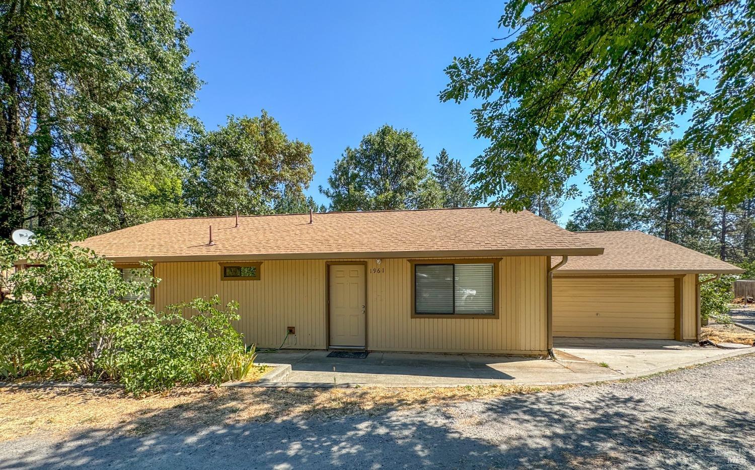 Detail Gallery Image 1 of 32 For 1961 North Rd, Laytonville,  CA 95454 - 3 Beds | 1 Baths