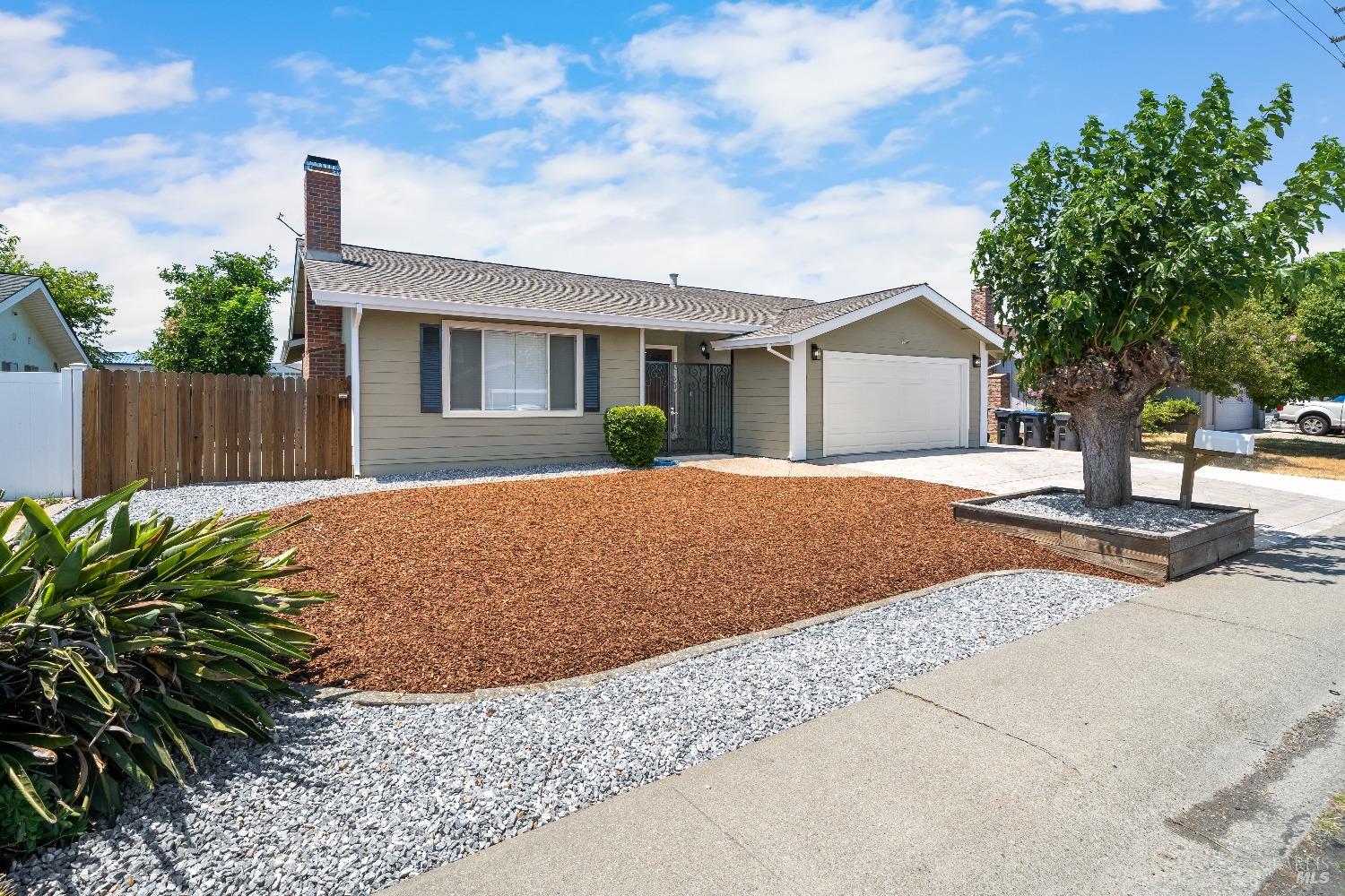 Detail Gallery Image 1 of 1 For 413 Marina Blvd, Suisun City,  CA 94585 - 4 Beds | 2 Baths