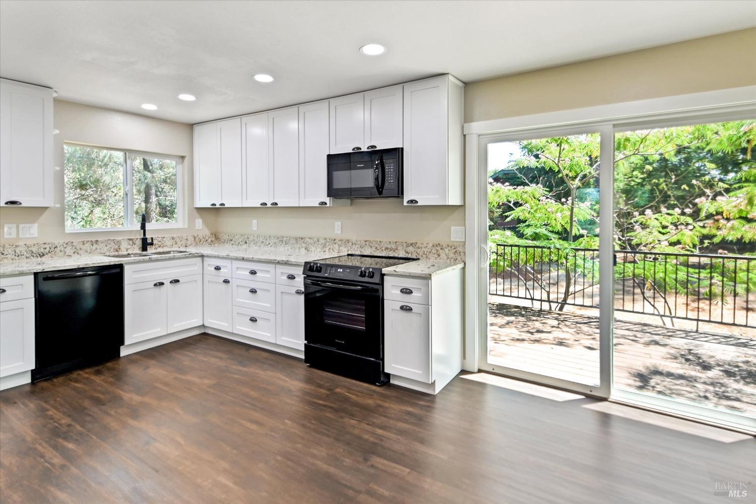 Detail Gallery Image 13 of 41 For 15776 Little Peak Rd, Hidden Valley Lake,  CA 95467 - 3 Beds | 2 Baths