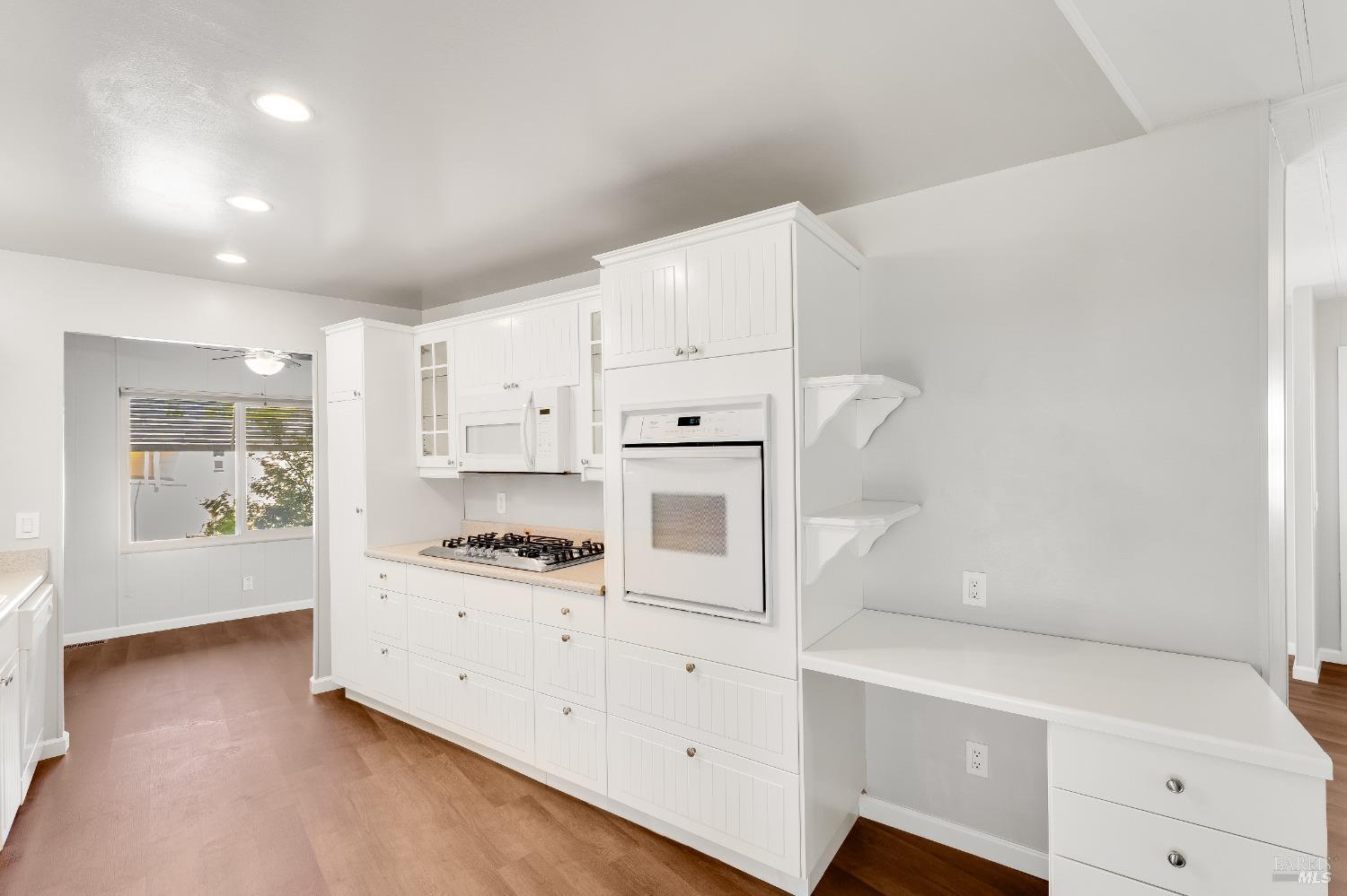 Detail Gallery Image 12 of 49 For 300 E H St, Benicia,  CA 94510 - 2 Beds | 2 Baths