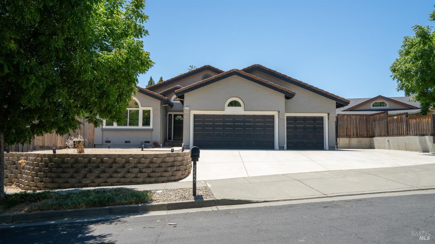 Detail Gallery Image 1 of 1 For 2245 Fox Glen Dr, Fairfield,  CA 94534 - 3 Beds | 2 Baths