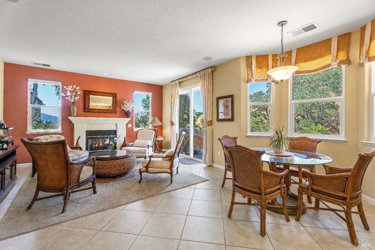 Detail Gallery Image 11 of 31 For 2529 Bartlett Ct, Ukiah,  CA 95482 - 3 Beds | 2 Baths