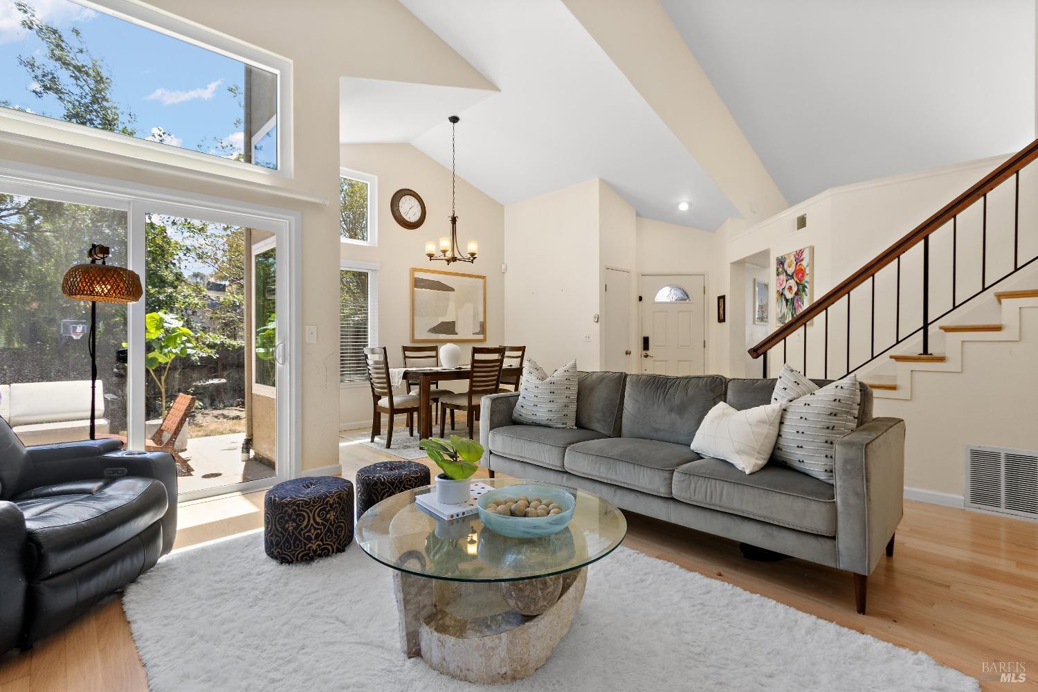 Detail Gallery Image 8 of 38 For 471 Camellia Ct, Benicia,  CA 94510 - 4 Beds | 2 Baths