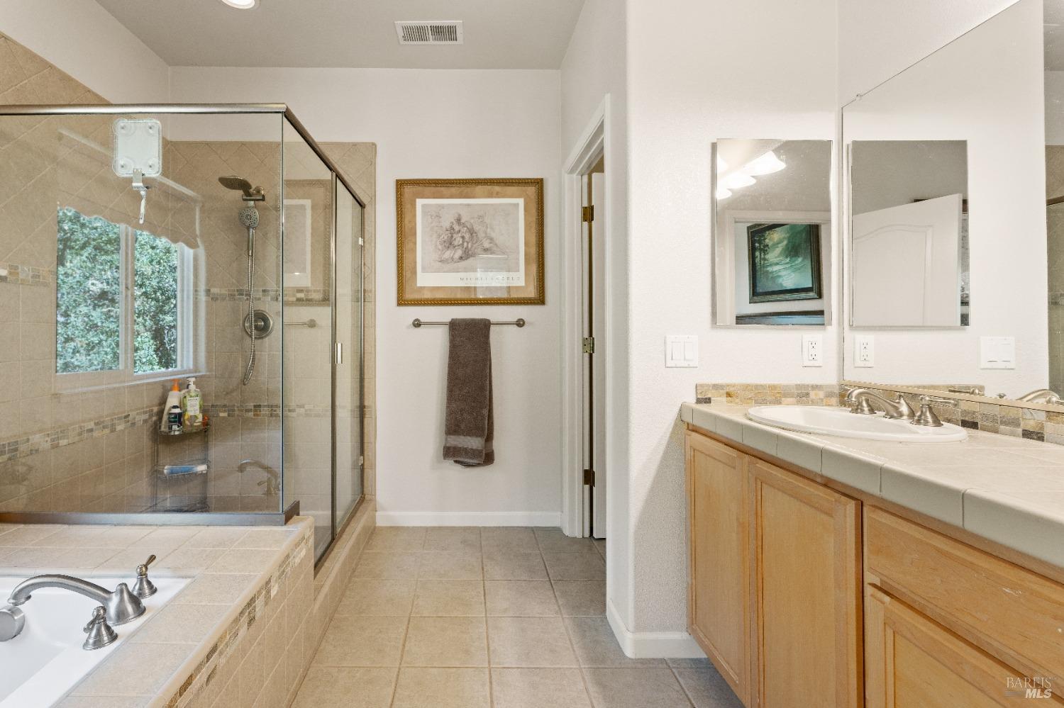 Detail Gallery Image 16 of 31 For 2529 Bartlett Ct, Ukiah,  CA 95482 - 3 Beds | 2 Baths