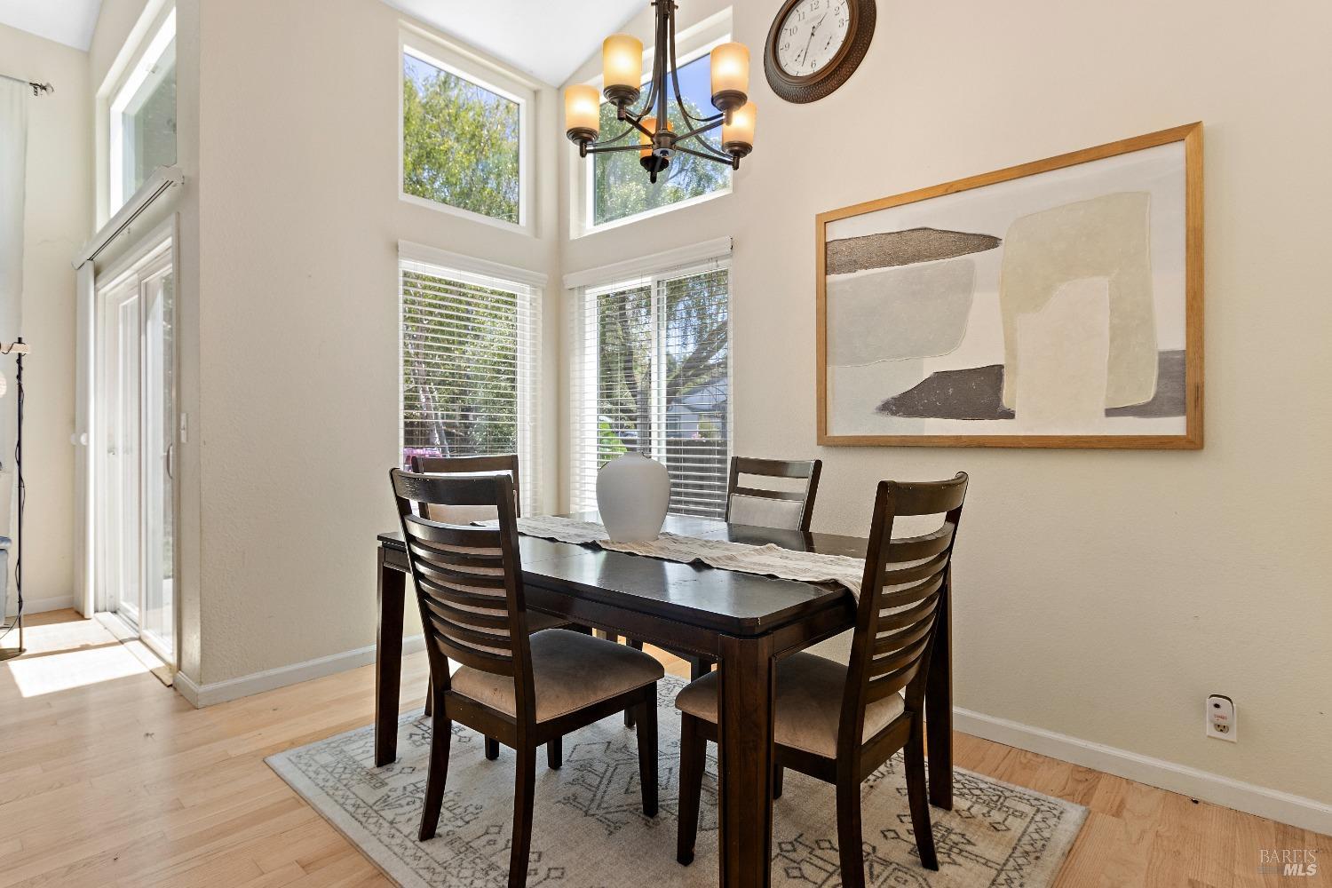 Detail Gallery Image 10 of 38 For 471 Camellia Ct, Benicia,  CA 94510 - 4 Beds | 2 Baths