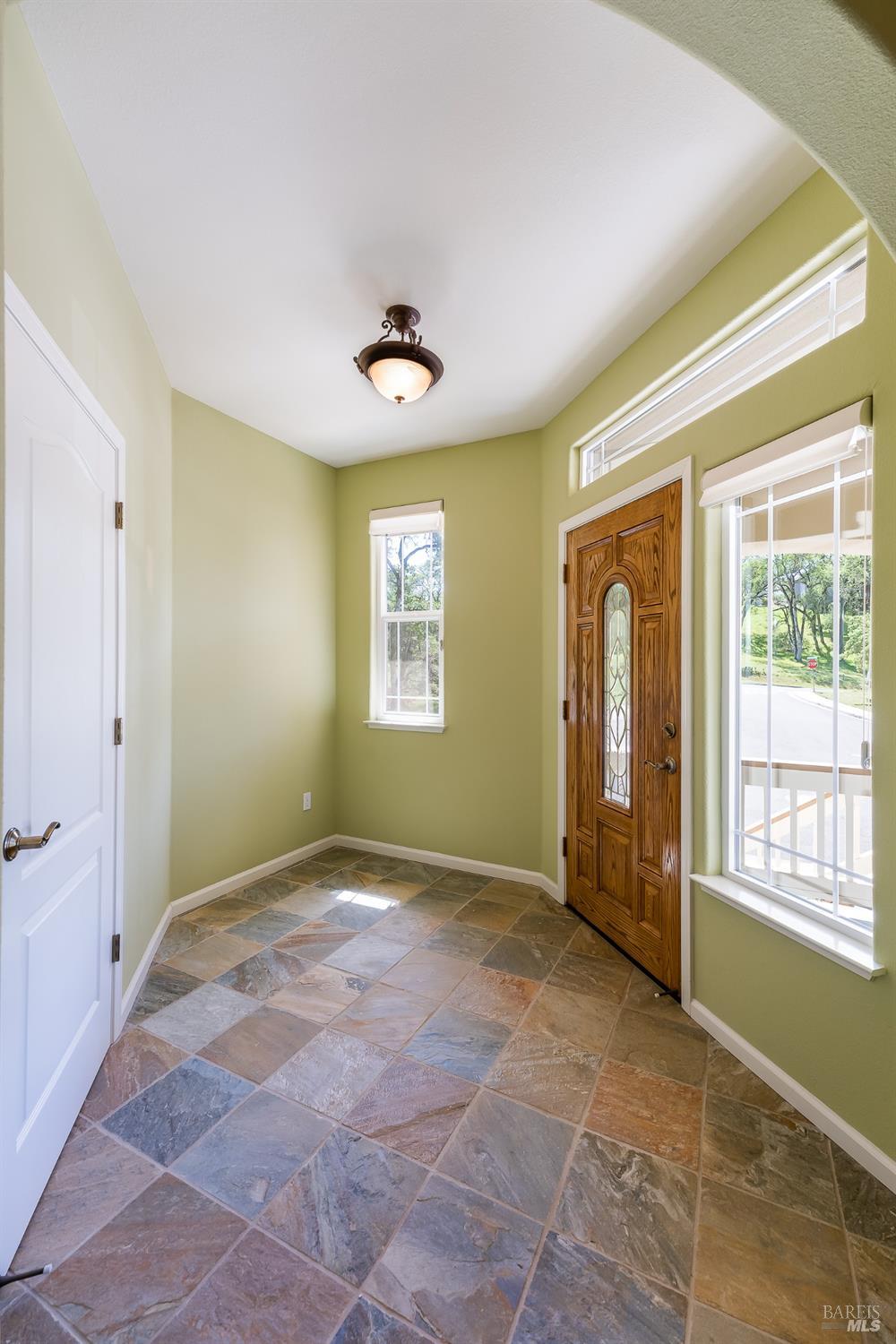 Detail Gallery Image 3 of 31 For 2529 Bartlett Ct, Ukiah,  CA 95482 - 3 Beds | 2 Baths