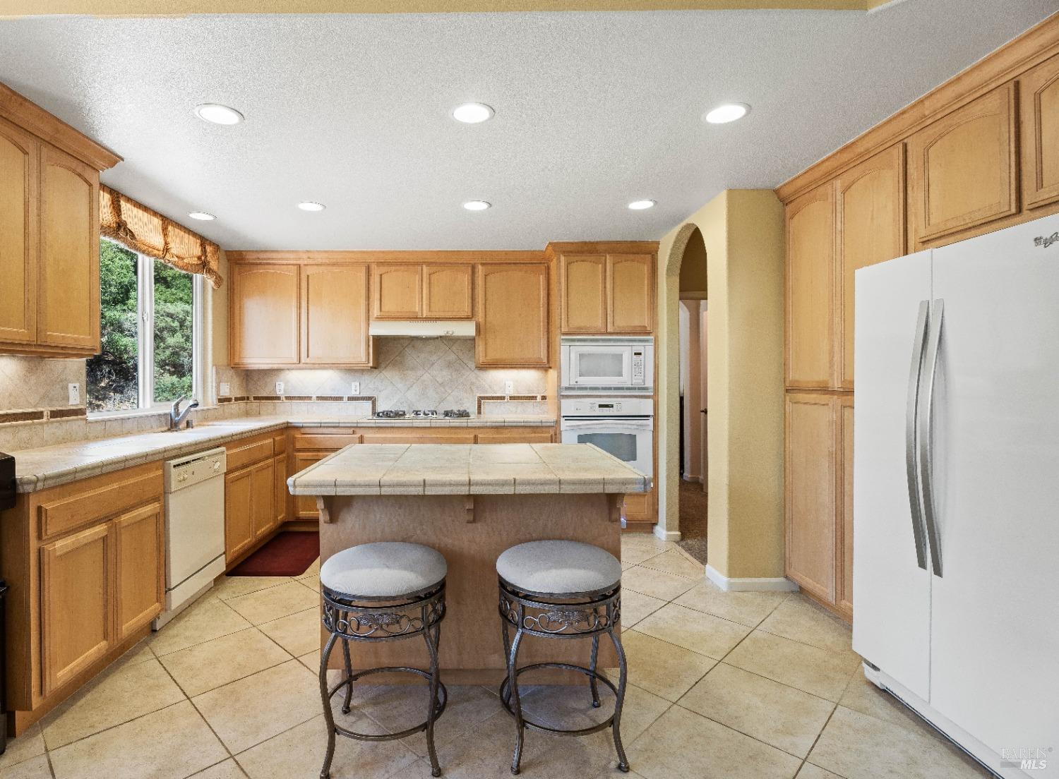 Detail Gallery Image 9 of 31 For 2529 Bartlett Ct, Ukiah,  CA 95482 - 3 Beds | 2 Baths