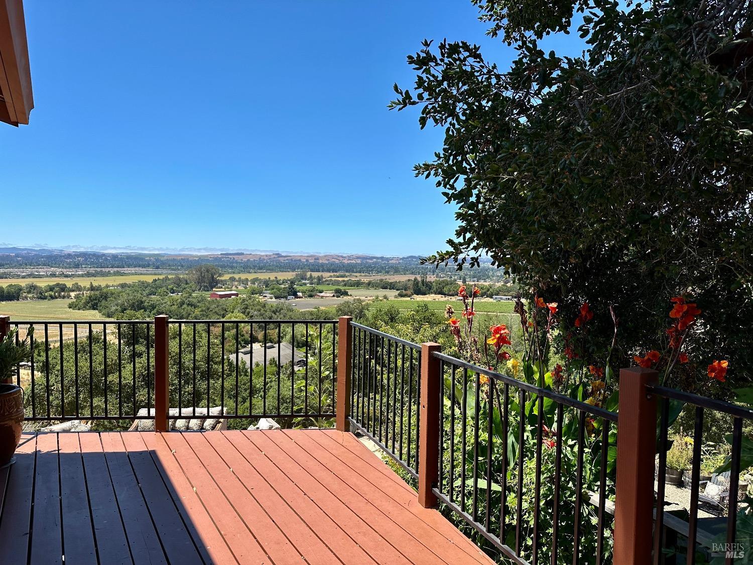 Detail Gallery Image 12 of 36 For 5627 Inverness Ave, Santa Rosa,  CA 95404 - 3 Beds | 3 Baths