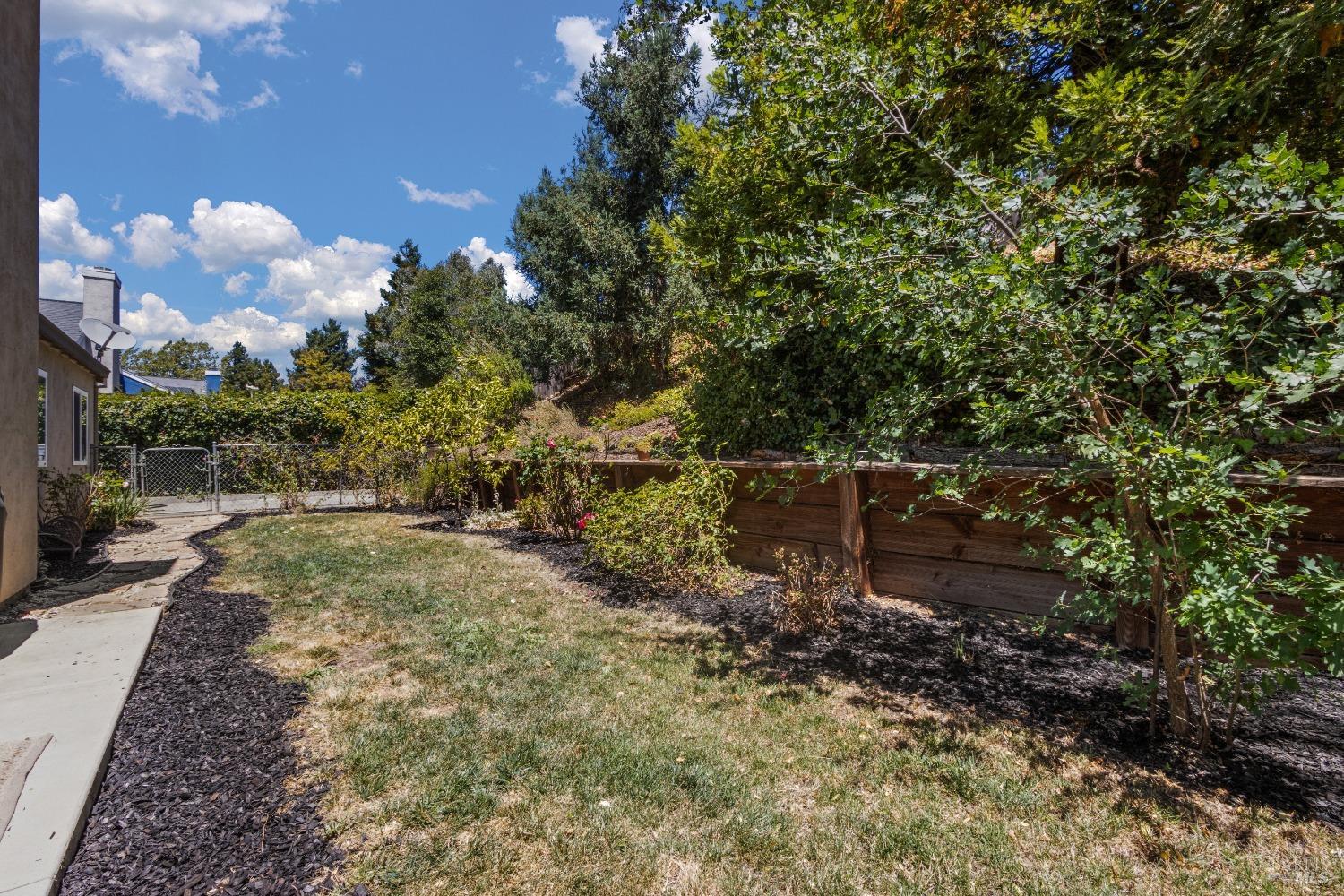 Detail Gallery Image 30 of 38 For 471 Camellia Ct, Benicia,  CA 94510 - 4 Beds | 2 Baths