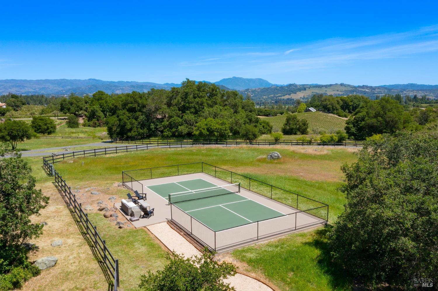 Detail Gallery Image 34 of 54 For 2427 Mill Creek Rd, Healdsburg,  CA 95448 - 4 Beds | 5/1 Baths