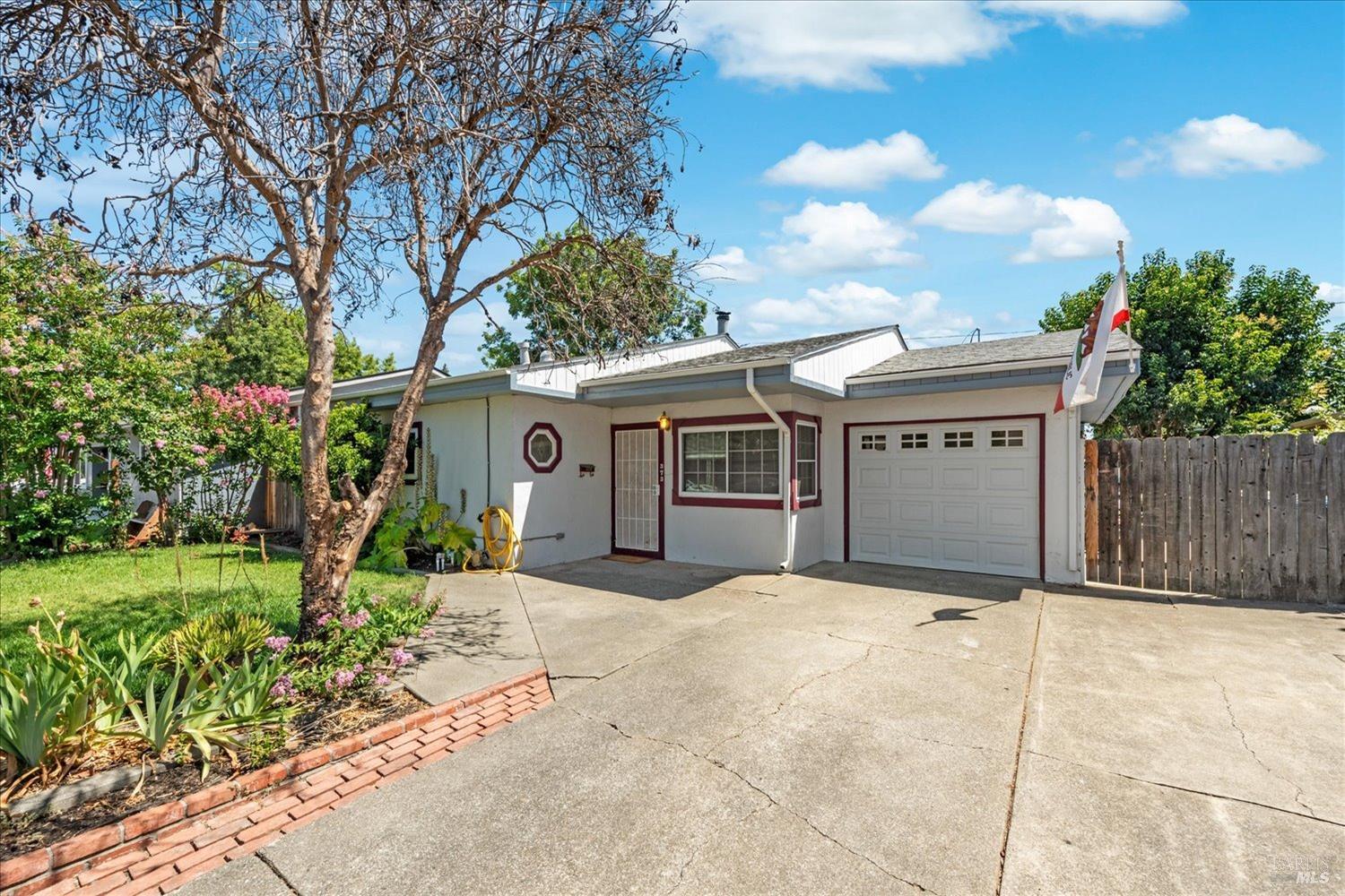 Detail Gallery Image 1 of 1 For 373 Elder St, Vacaville,  CA 95688 - 2 Beds | 2 Baths