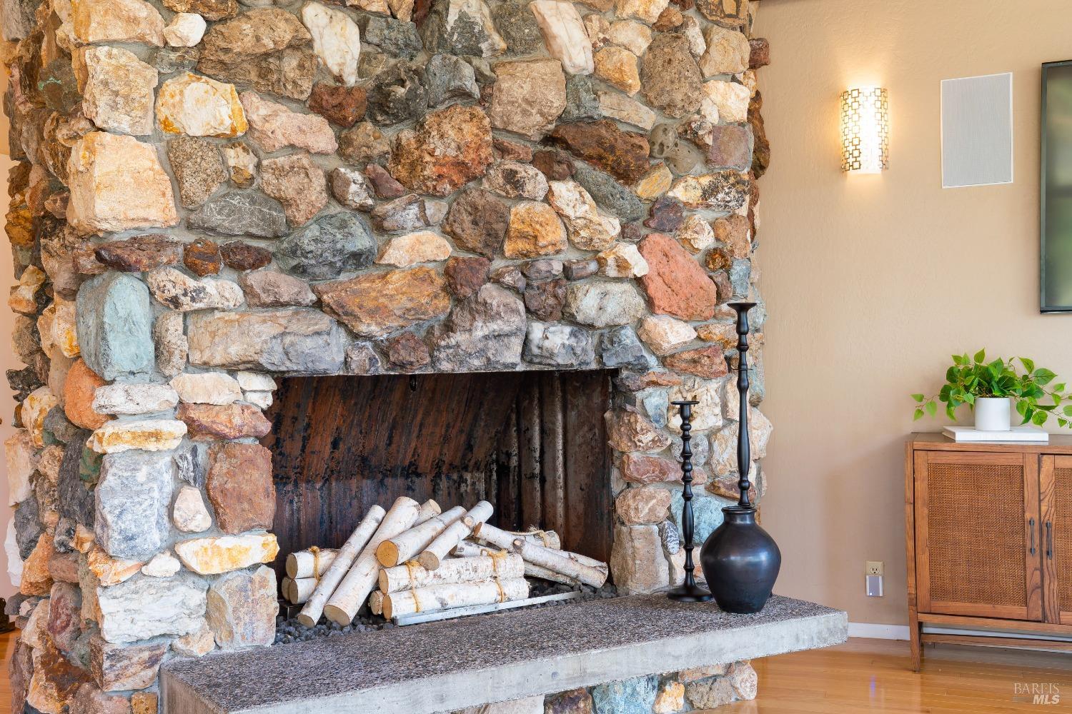 Detail Gallery Image 6 of 38 For 4915 Mill Creek Rd, Healdsburg,  CA 95448 - 2 Beds | 2 Baths