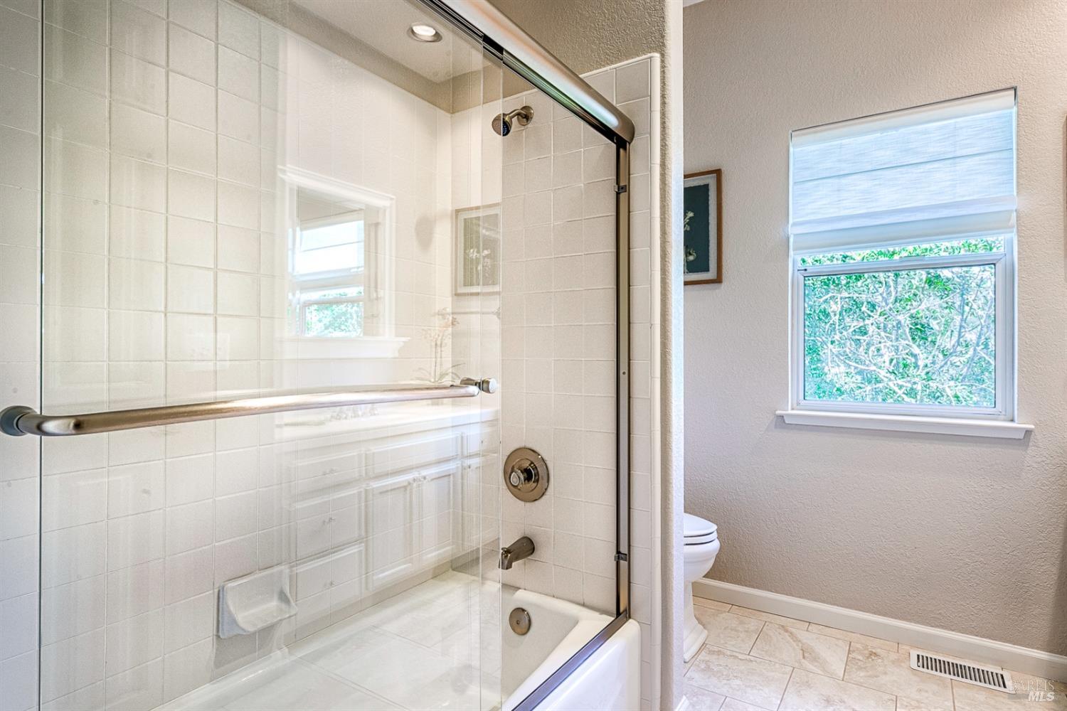 Detail Gallery Image 31 of 58 For 6273 Meadowstone Dr, Santa Rosa,  CA 95409 - 3 Beds | 2/1 Baths