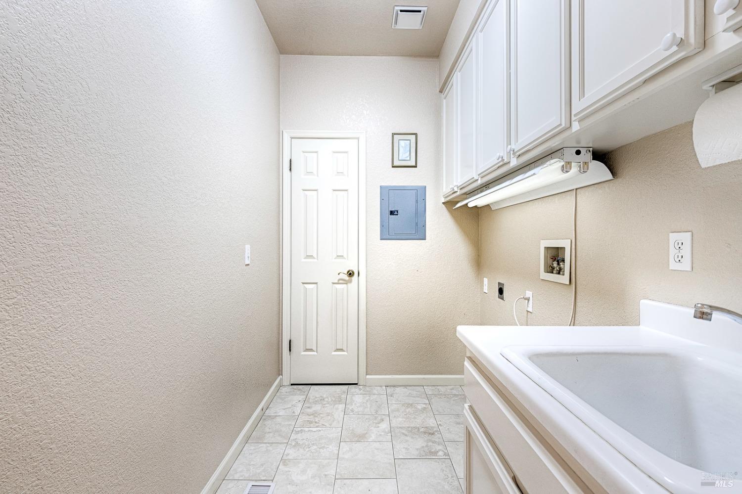 Detail Gallery Image 40 of 58 For 6273 Meadowstone Dr, Santa Rosa,  CA 95409 - 3 Beds | 2/1 Baths