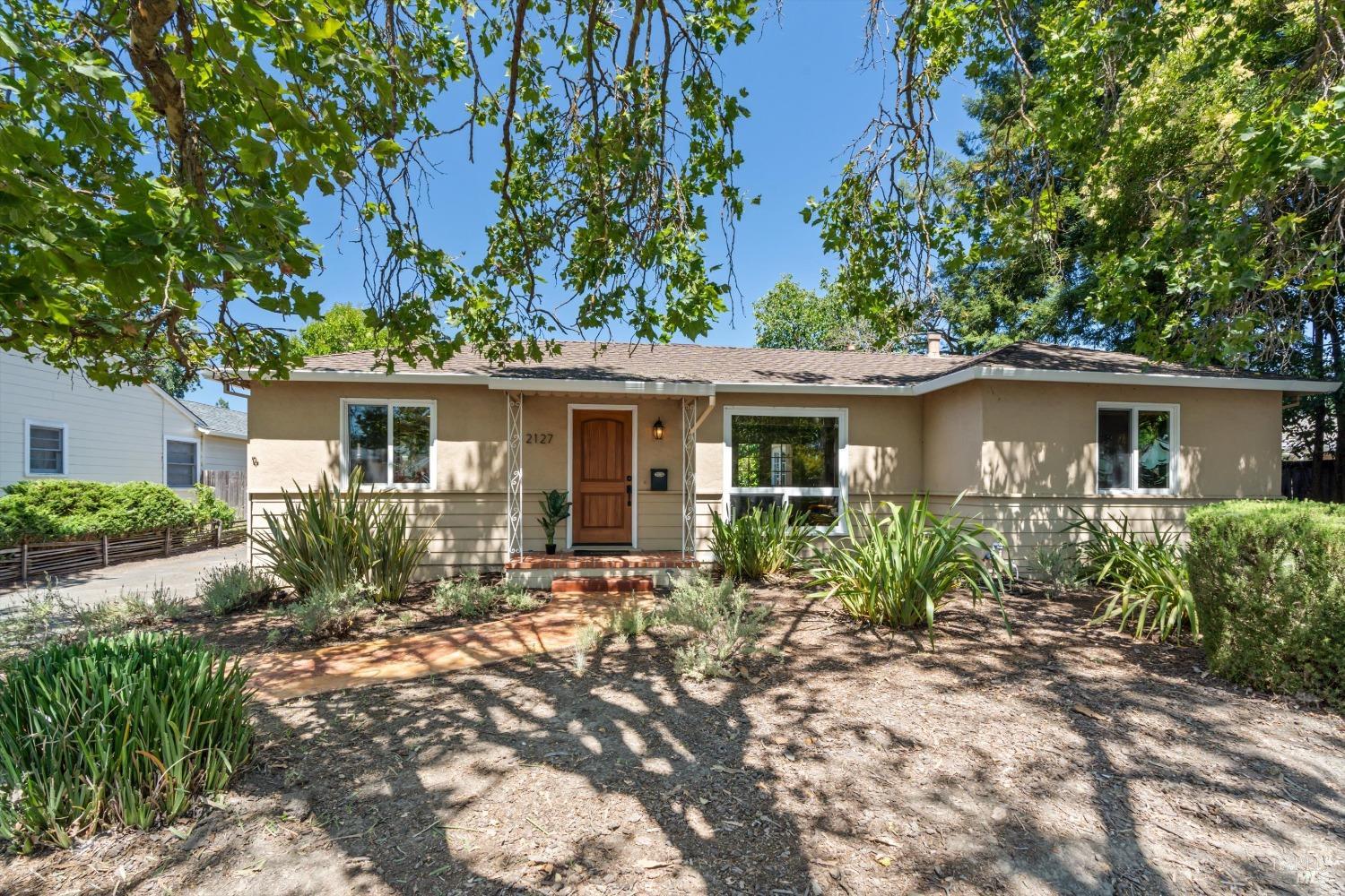 Detail Gallery Image 1 of 1 For 2127 Montecito Ave, Santa Rosa,  CA 95404 - 2 Beds | 1 Baths