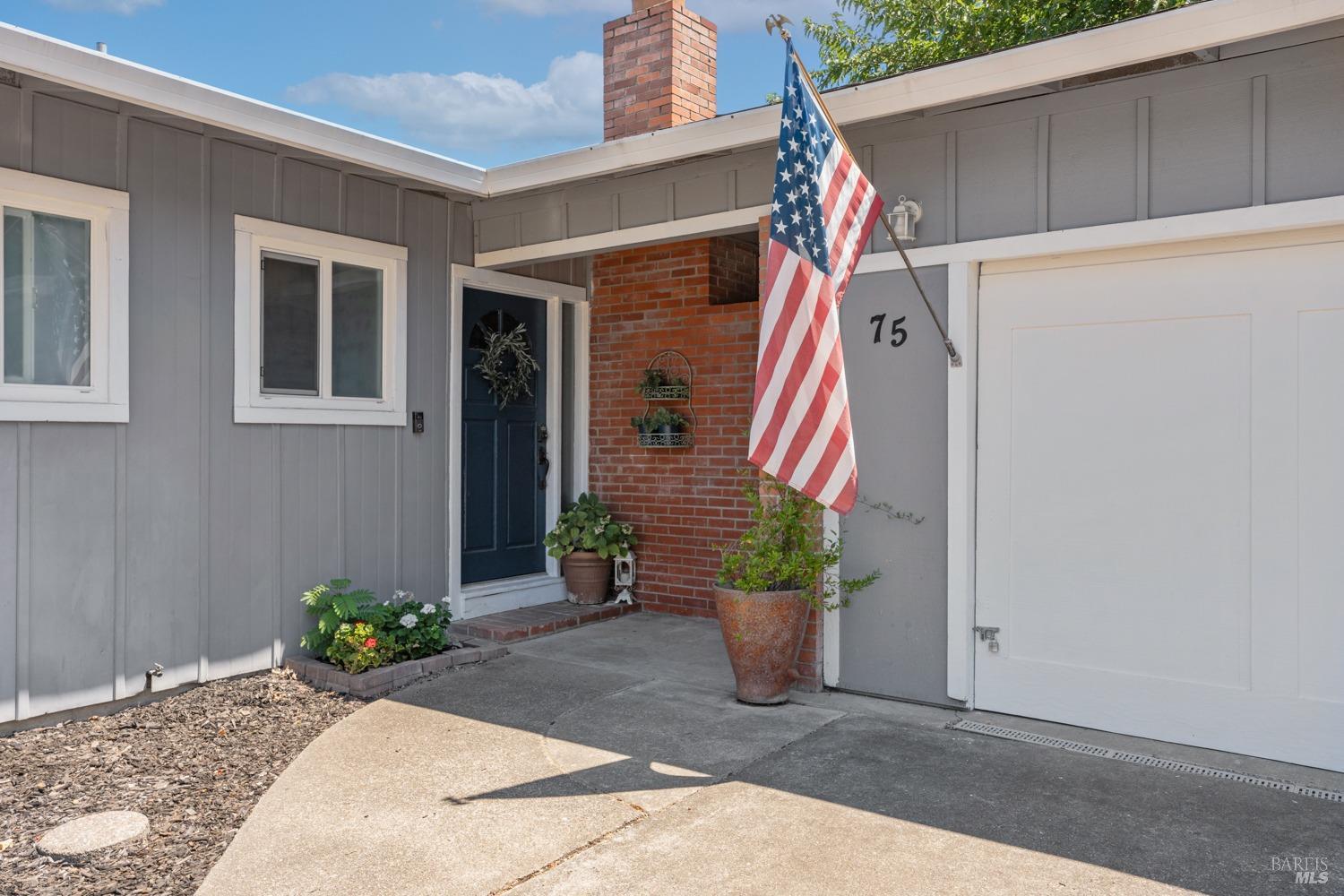 Detail Gallery Image 2 of 21 For 75 Fairview Ct, Ukiah,  CA 95482 - 3 Beds | 2 Baths