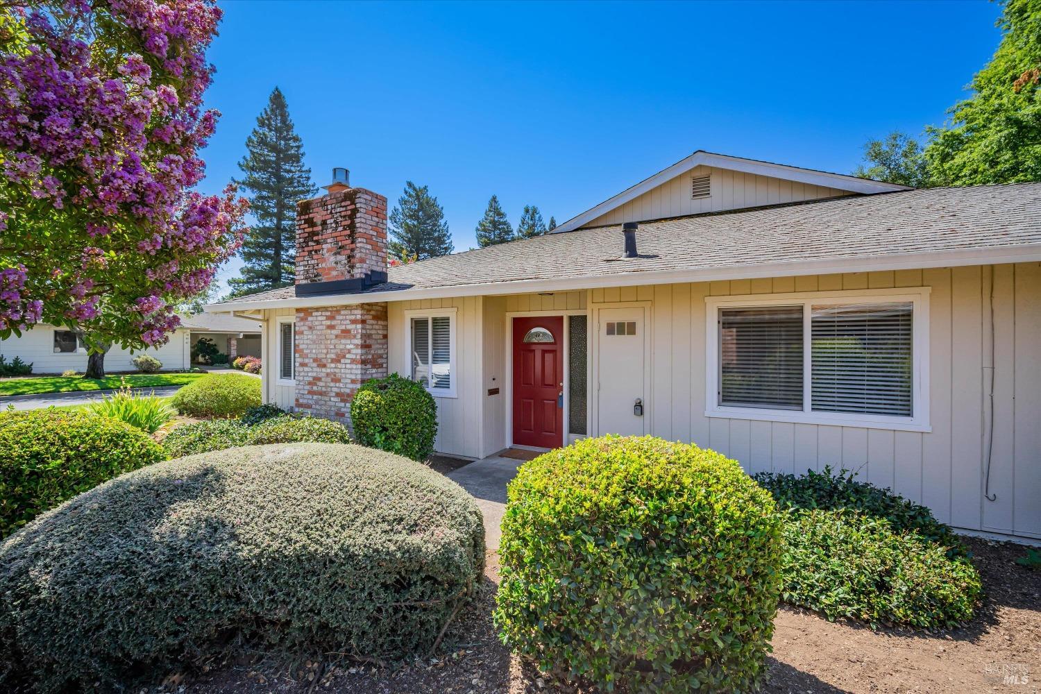 Detail Gallery Image 3 of 39 For 43 Aspen Meadows Cir, Santa Rosa,  CA 95409 - 2 Beds | 1 Baths