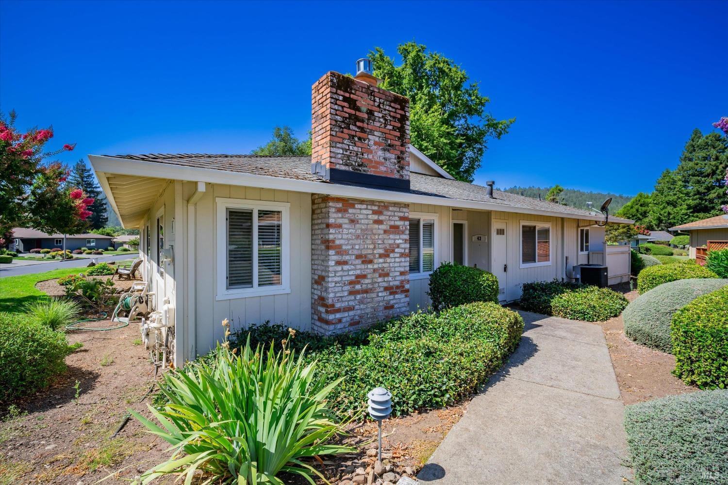 Detail Gallery Image 4 of 39 For 43 Aspen Meadows Cir, Santa Rosa,  CA 95409 - 2 Beds | 1 Baths