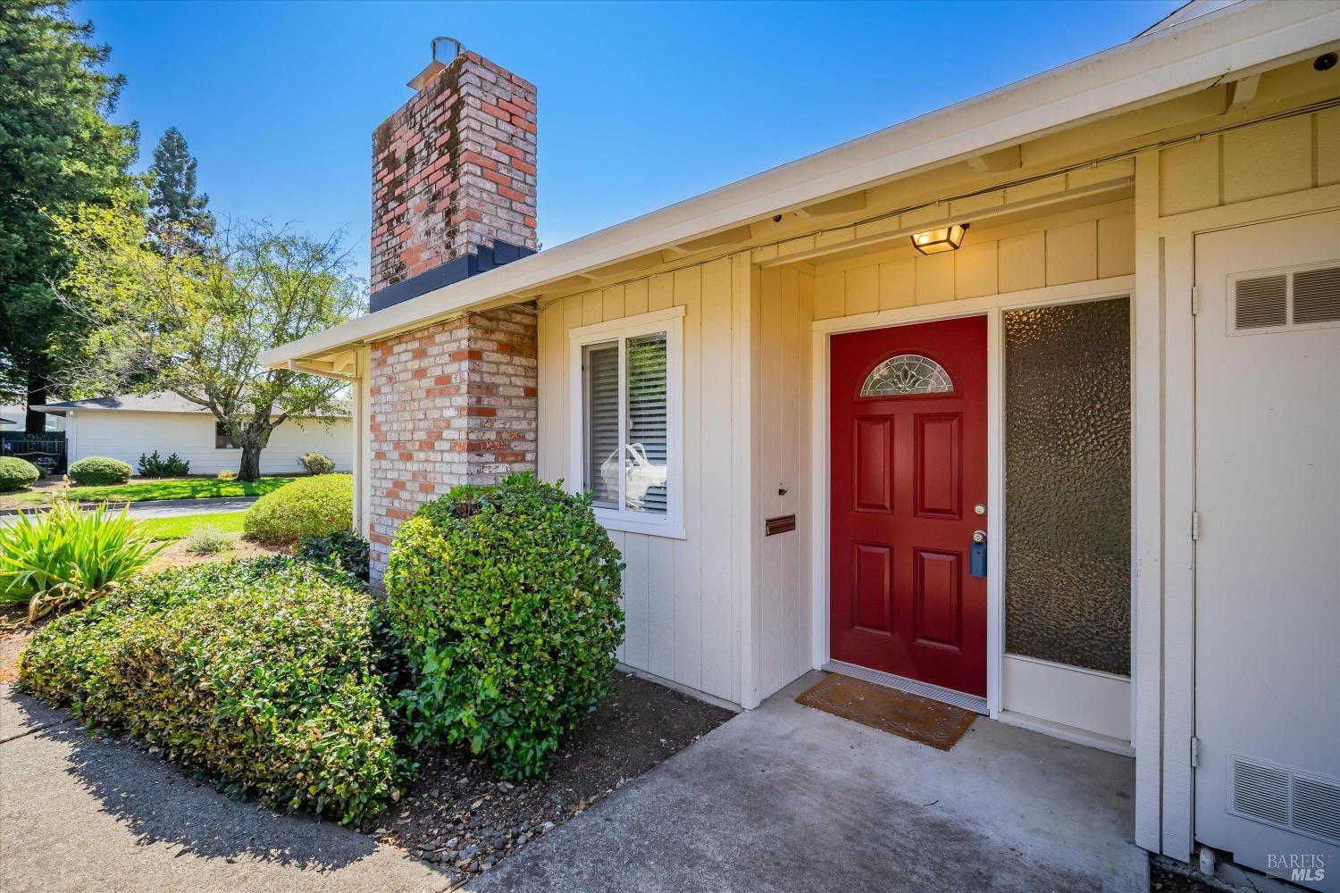 Detail Gallery Image 2 of 39 For 43 Aspen Meadows Cir, Santa Rosa,  CA 95409 - 2 Beds | 1 Baths