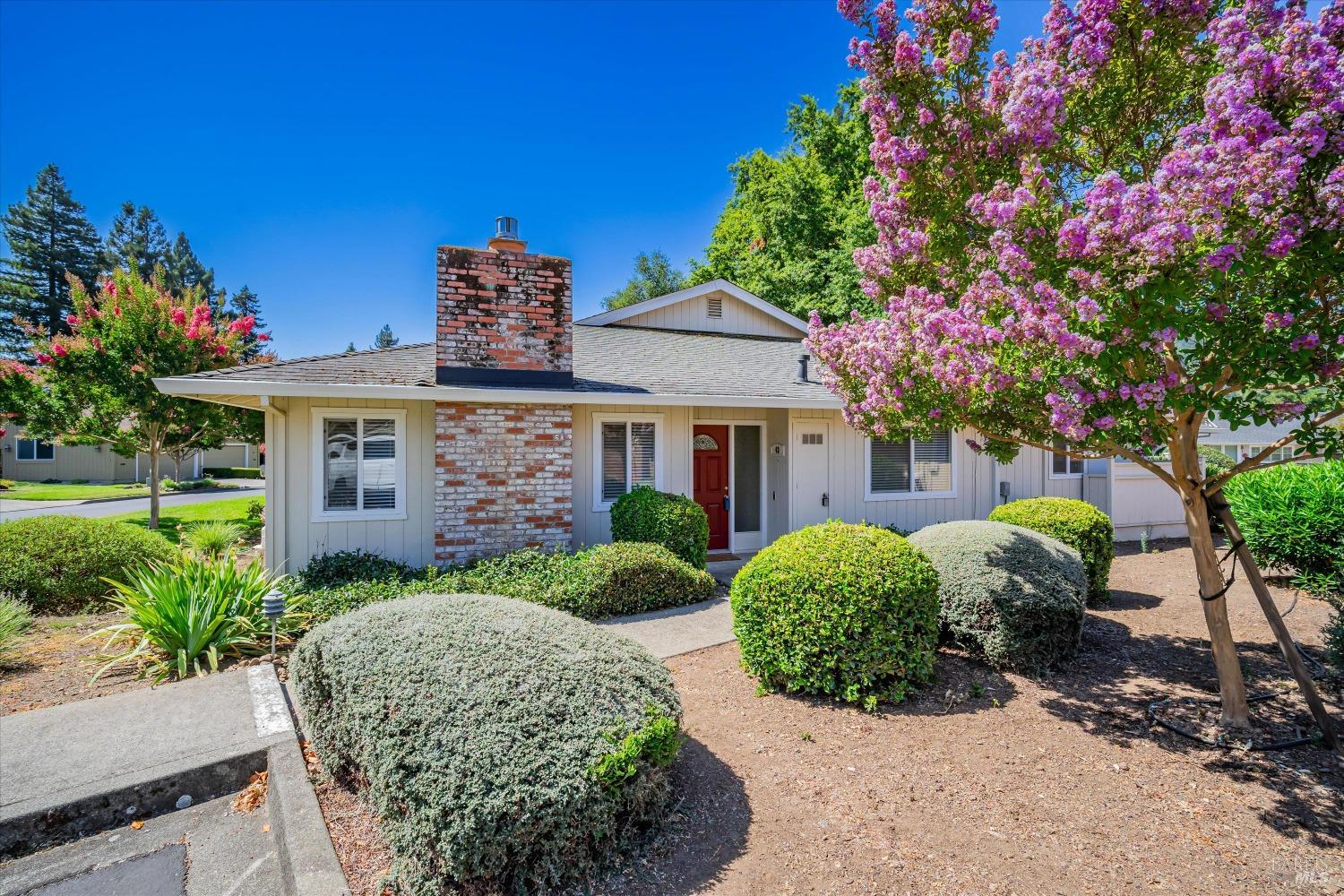 Detail Gallery Image 1 of 39 For 43 Aspen Meadows Cir, Santa Rosa,  CA 95409 - 2 Beds | 1 Baths