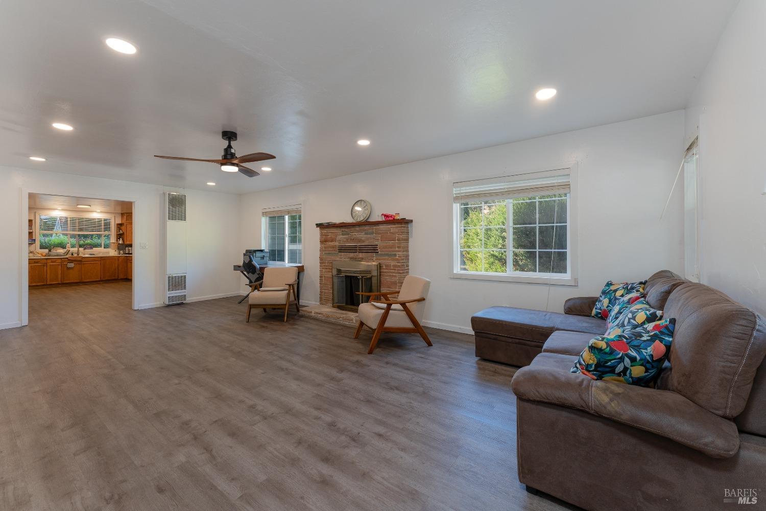 Detail Gallery Image 9 of 81 For 13240 S Highway 101 Unkn, Hopland,  CA 95449 - 3 Beds | 2 Baths