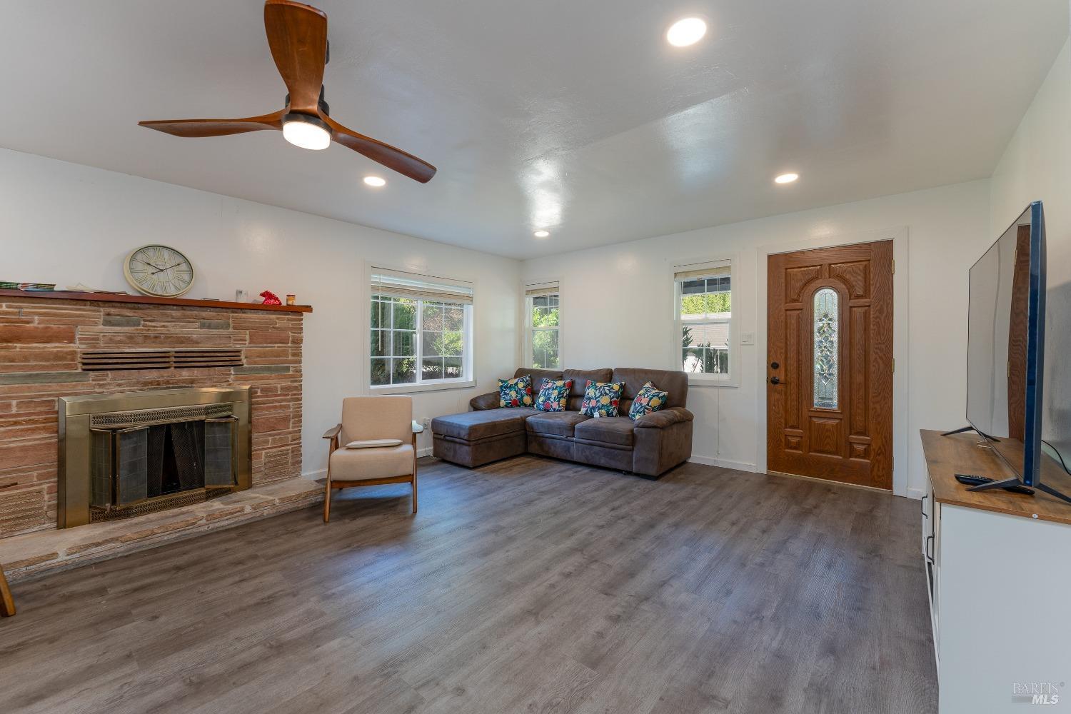 Detail Gallery Image 7 of 81 For 13240 S Highway 101 Unkn, Hopland,  CA 95449 - 3 Beds | 2 Baths