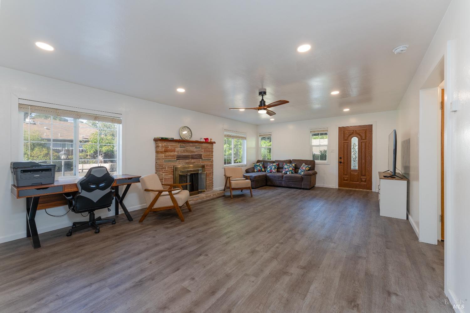 Detail Gallery Image 10 of 81 For 13240 S Highway 101 Unkn, Hopland,  CA 95449 - 3 Beds | 2 Baths