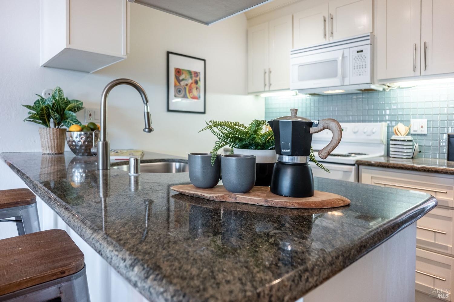 Detail Gallery Image 10 of 31 For 199 Montecito Ave #306,  Oakland,  CA 94610 - 2 Beds | 2 Baths