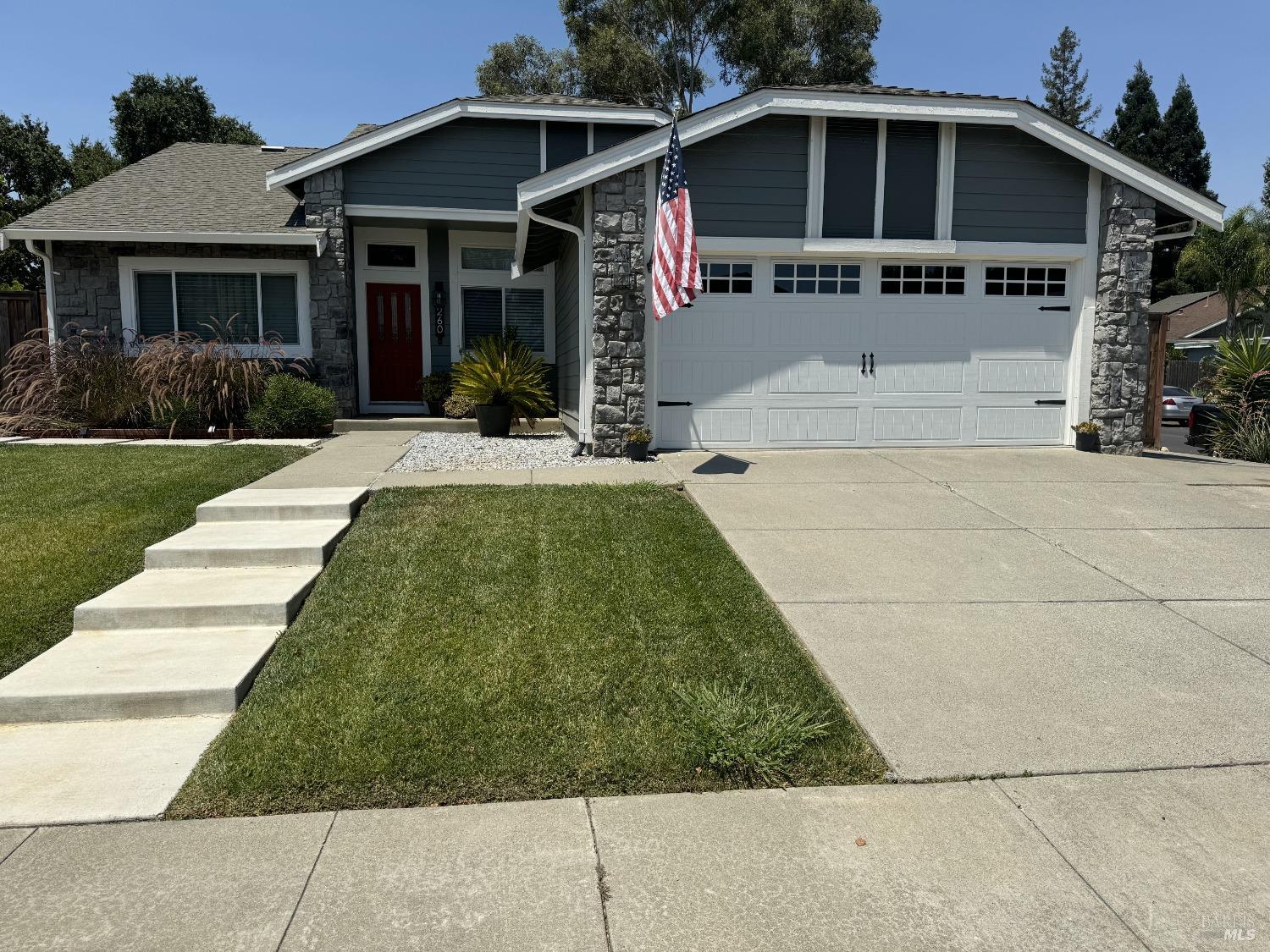 Detail Gallery Image 1 of 1 For 260 Loch Lomond Dr, Vacaville,  CA 95687 - 4 Beds | 2 Baths