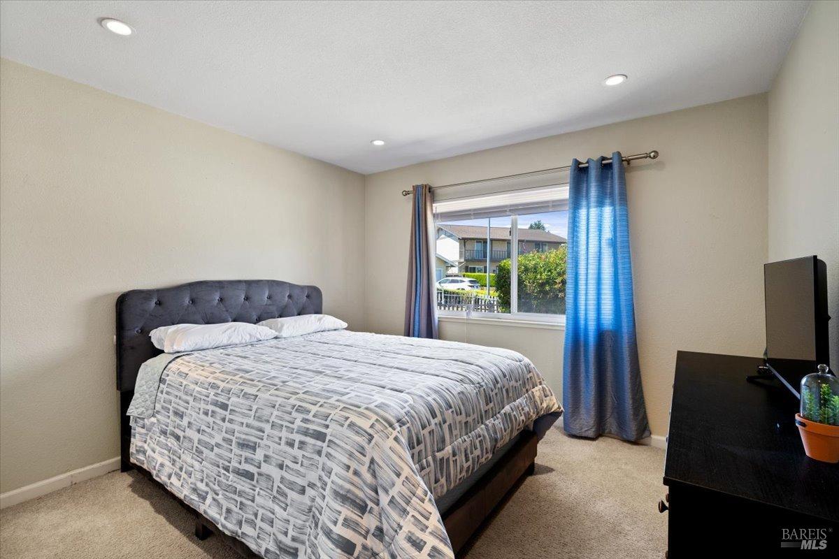 Detail Gallery Image 13 of 35 For 112 Aragon Ct, Vallejo,  CA 94591 - 3 Beds | 2 Baths