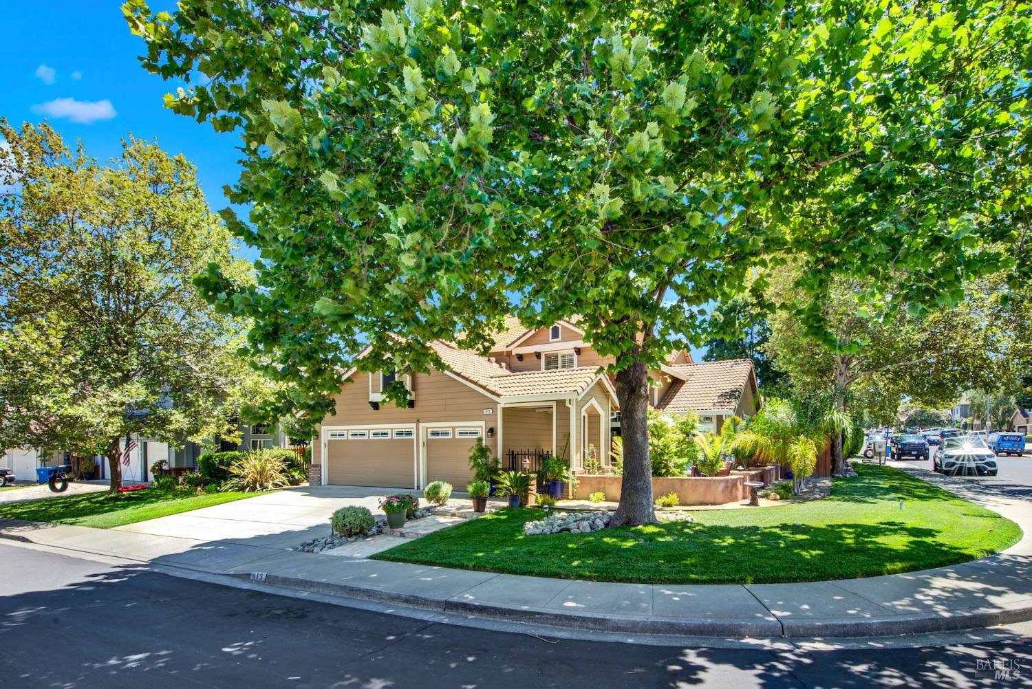 Detail Gallery Image 4 of 87 For 413 Crownpointe Cir, Vacaville,  CA 95687 - 5 Beds | 3 Baths