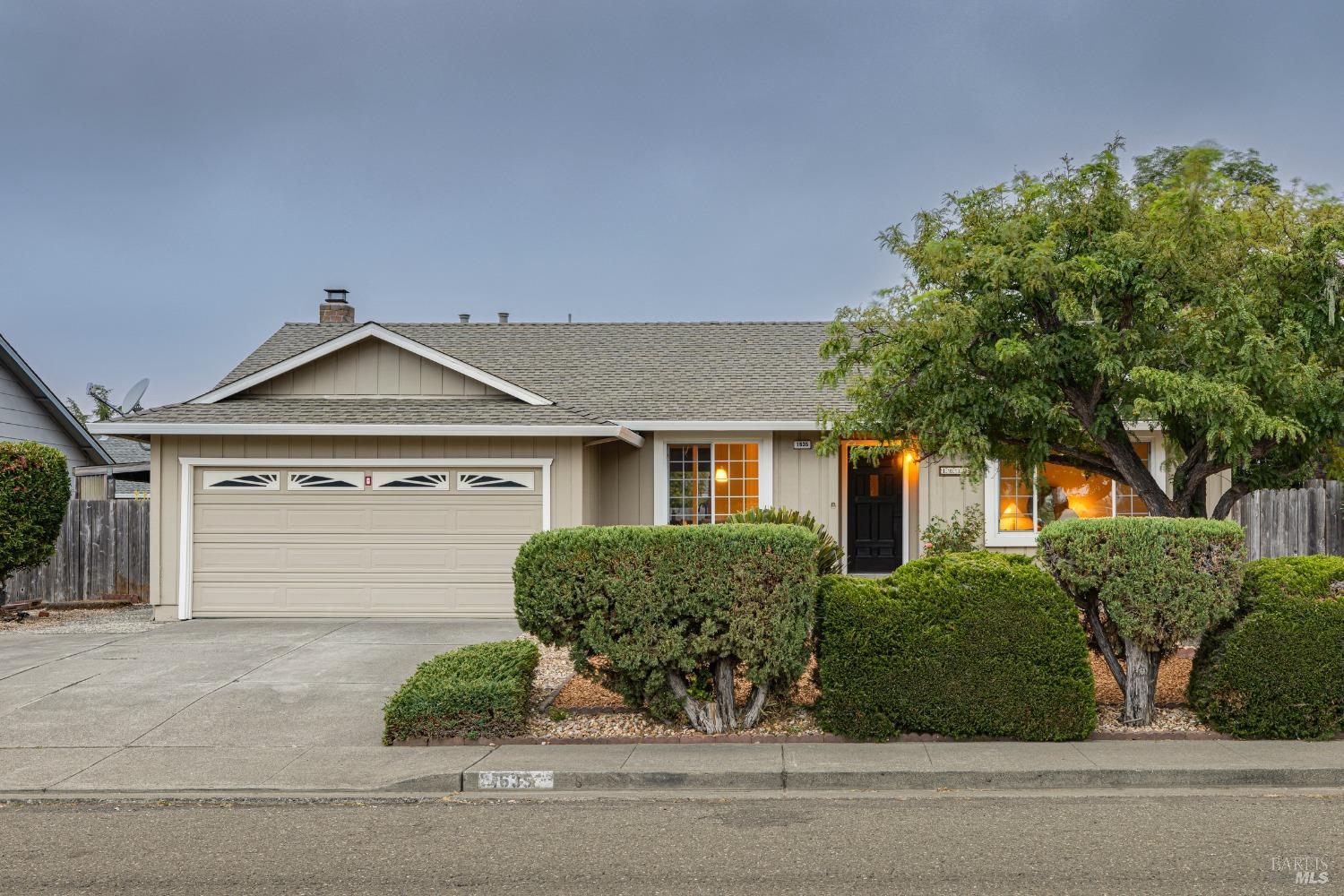 Detail Gallery Image 1 of 1 For 1635 Juliet Dr, Petaluma,  CA 94954 - 3 Beds | 2 Baths