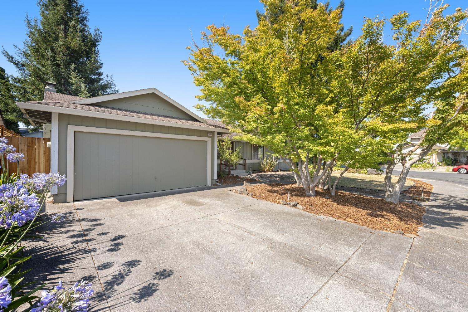 Detail Gallery Image 1 of 1 For 7375 Carriage Ct, Rohnert Park,  CA 94928 - 3 Beds | 2 Baths