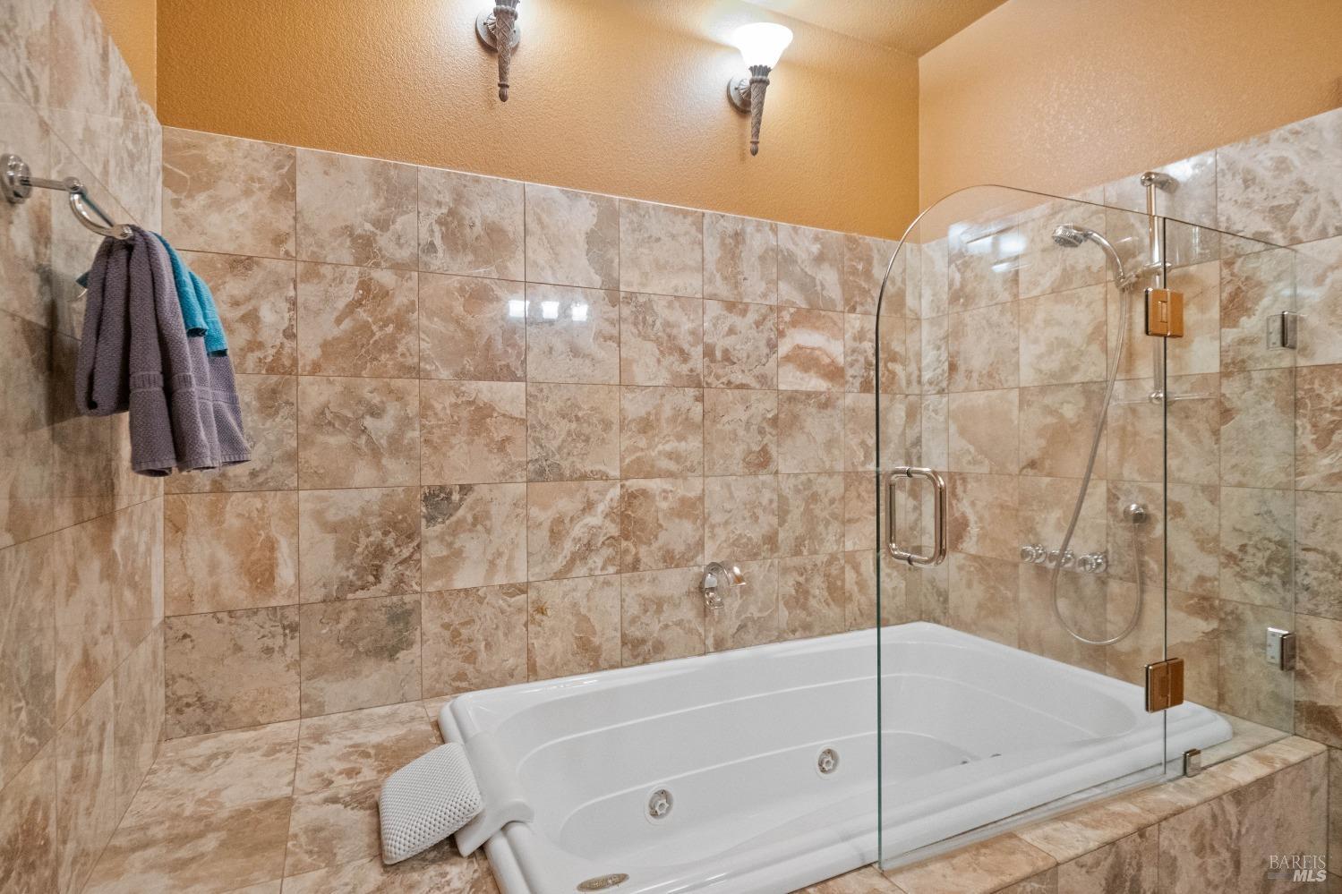 Detail Gallery Image 23 of 36 For 6055 E State Hwy 20 Hwy, Lucerne,  CA 95458 - 5 Beds | 5/1 Baths