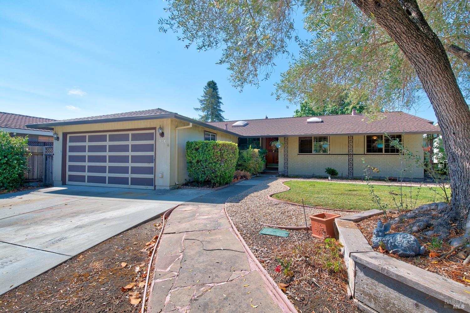 Detail Gallery Image 1 of 1 For 216 San Carlos Way, Novato,  CA 94945 - 4 Beds | 2 Baths