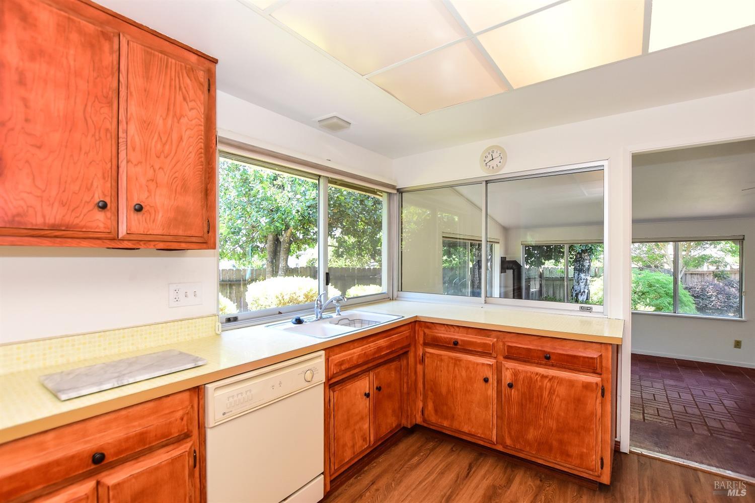 Detail Gallery Image 9 of 31 For 250 Belhaven Ct, Santa Rosa,  CA 95409 - 2 Beds | 2 Baths