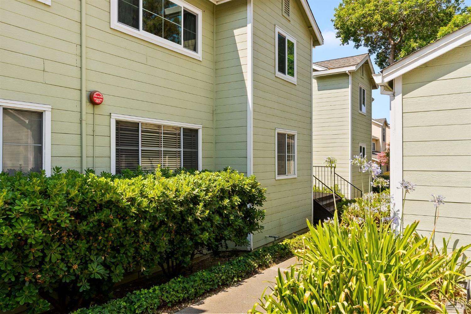 Detail Gallery Image 4 of 34 For 735 Buchanan St #114,  Benicia,  CA 94510 - 2 Beds | 2 Baths