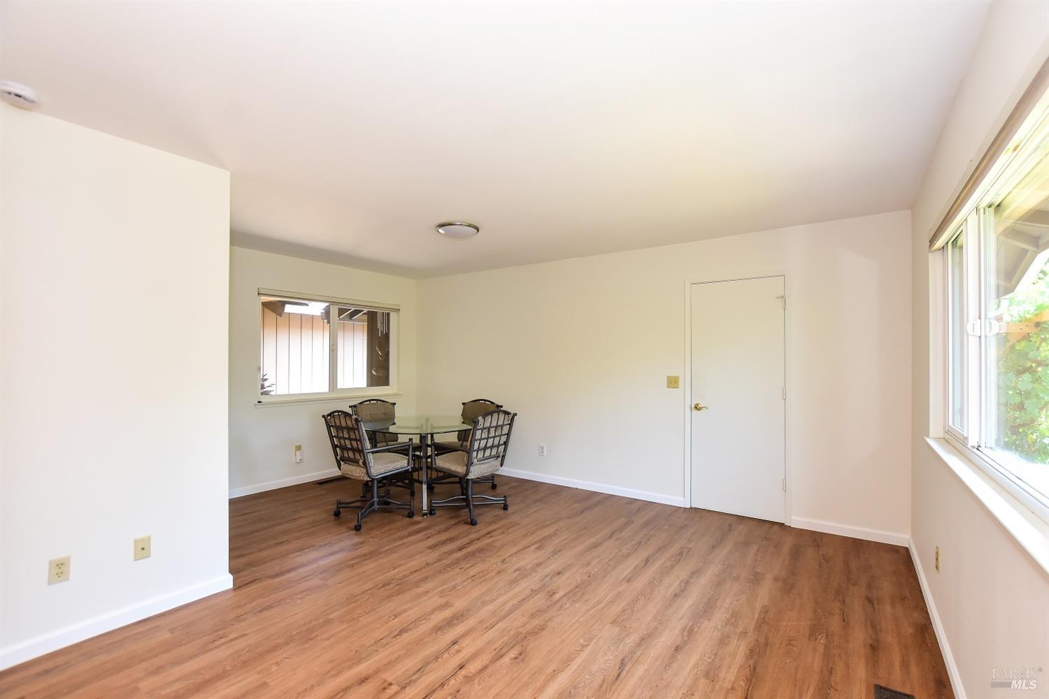 Detail Gallery Image 11 of 31 For 250 Belhaven Ct, Santa Rosa,  CA 95409 - 2 Beds | 2 Baths