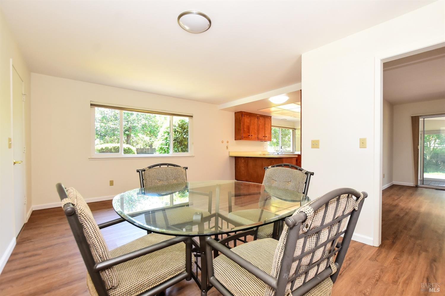 Detail Gallery Image 10 of 31 For 250 Belhaven Ct, Santa Rosa,  CA 95409 - 2 Beds | 2 Baths