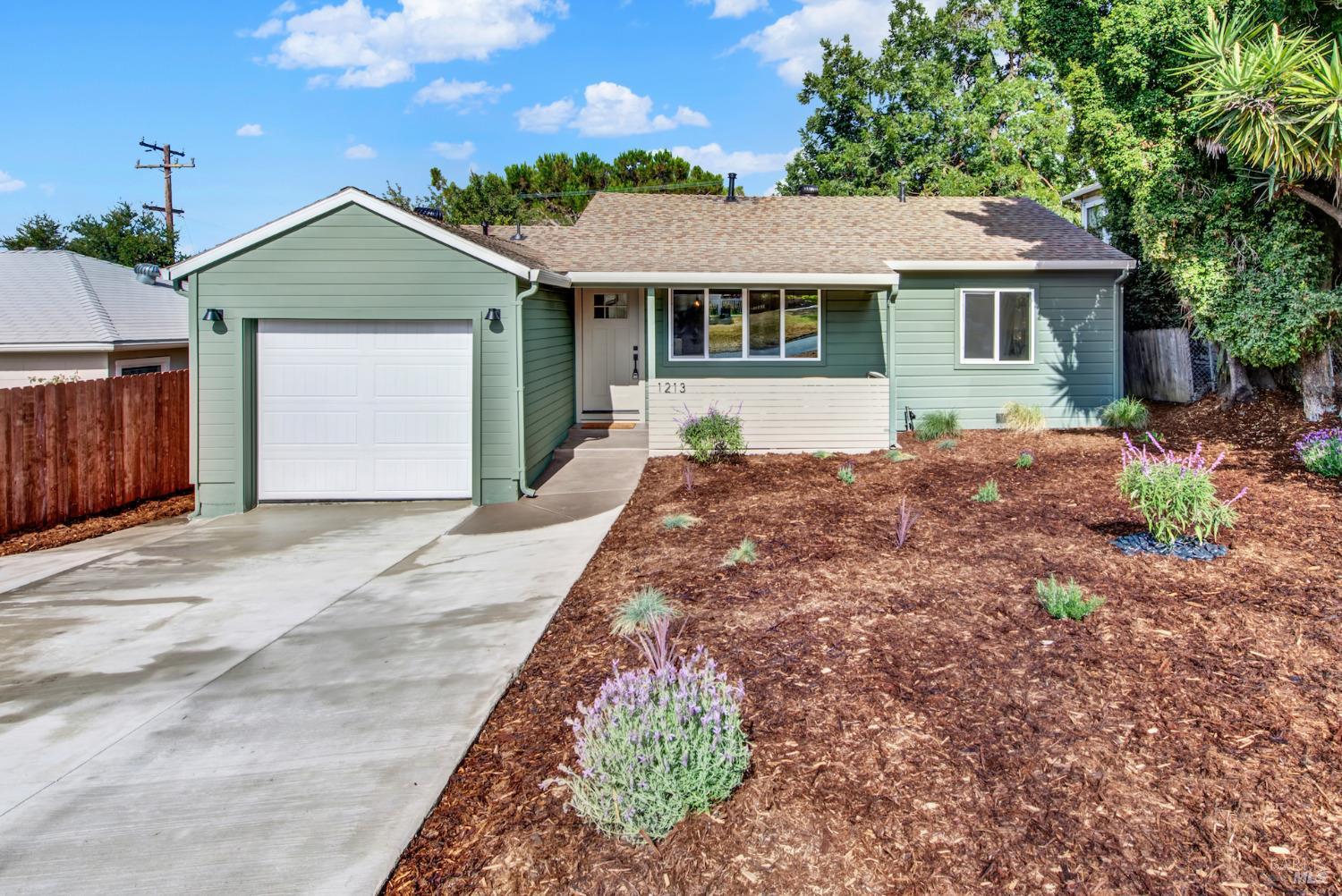 Detail Gallery Image 1 of 1 For 1213 Maple Ave, Vallejo,  CA 94591 - 3 Beds | 2 Baths