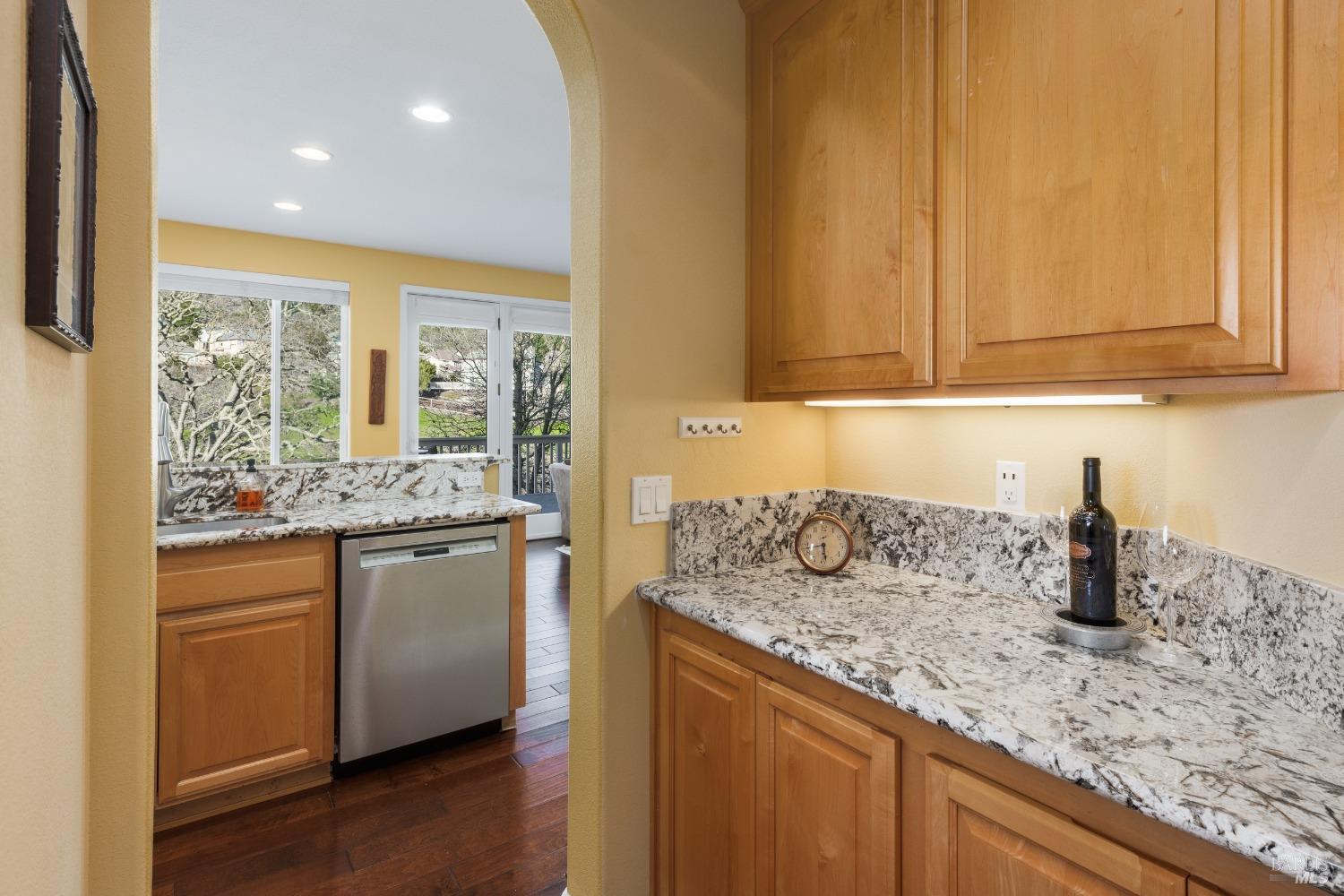 Detail Gallery Image 11 of 33 For 5877 Mountain Hawk Dr, Santa Rosa,  CA 95409 - 5 Beds | 4 Baths