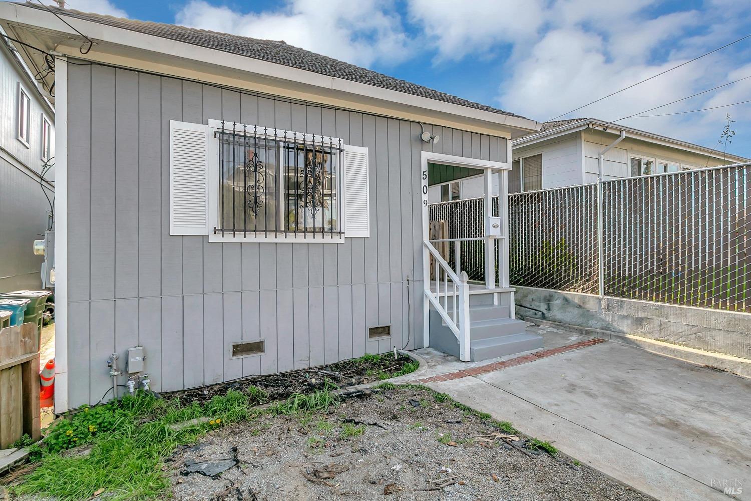 Detail Gallery Image 1 of 28 For 509 Porter St, Vallejo,  CA 94590 - 3 Beds | 2 Baths