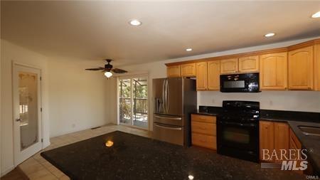 Detail Gallery Image 6 of 15 For 15737 38th Ave, Clearlake,  CA 95422 - 3 Beds | 2 Baths